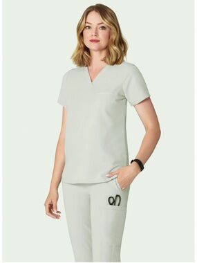 Mandala women’s 1 pocket scrub top in northern droplet